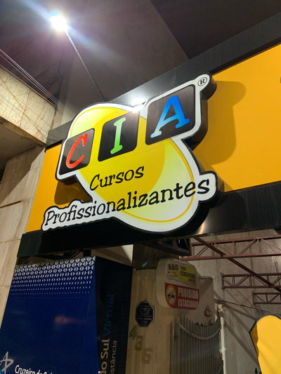 Fachada da CIA Cursos em Dourados/MS